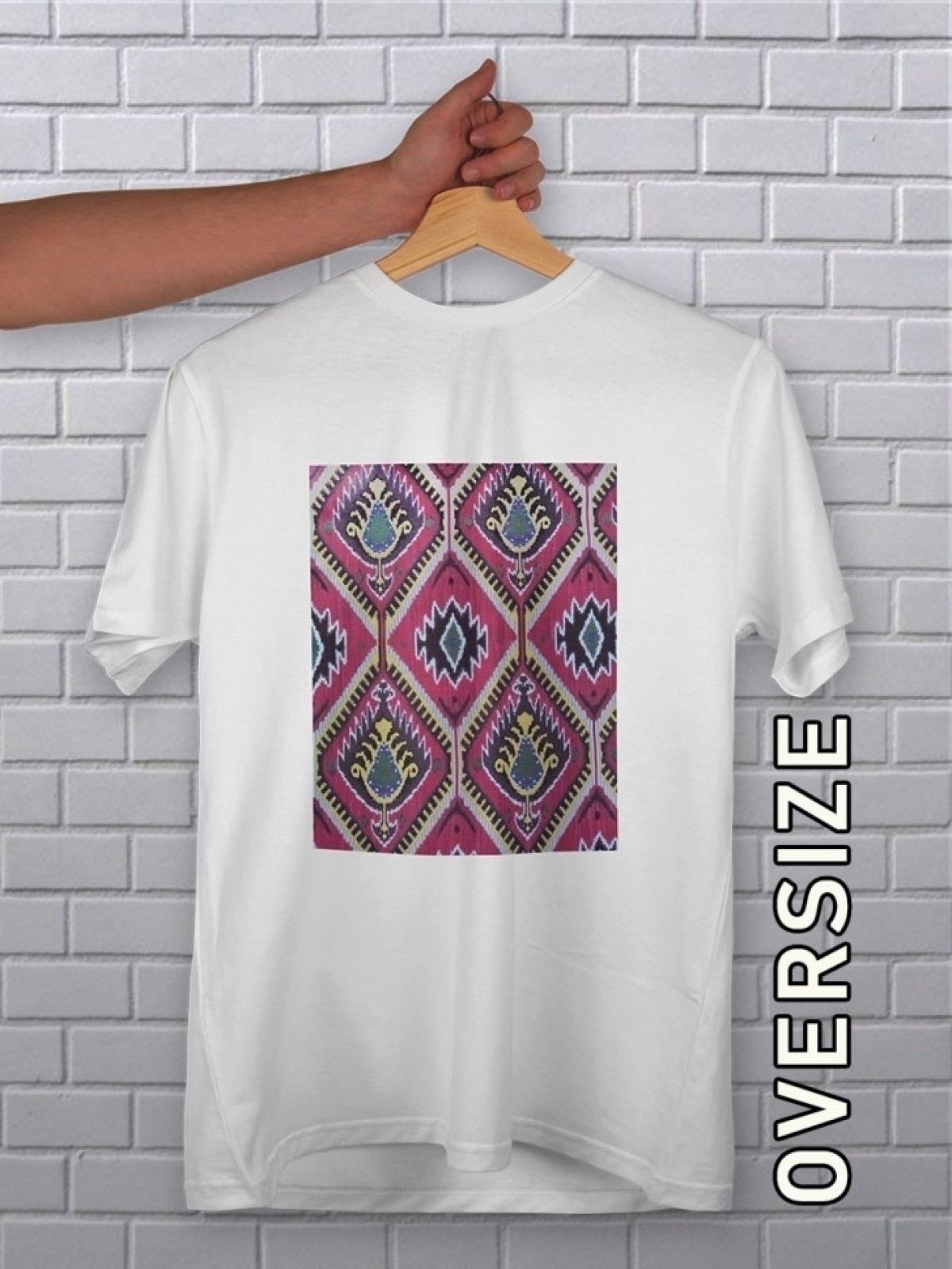 Оверсайз футболка женская белая цветной принт 