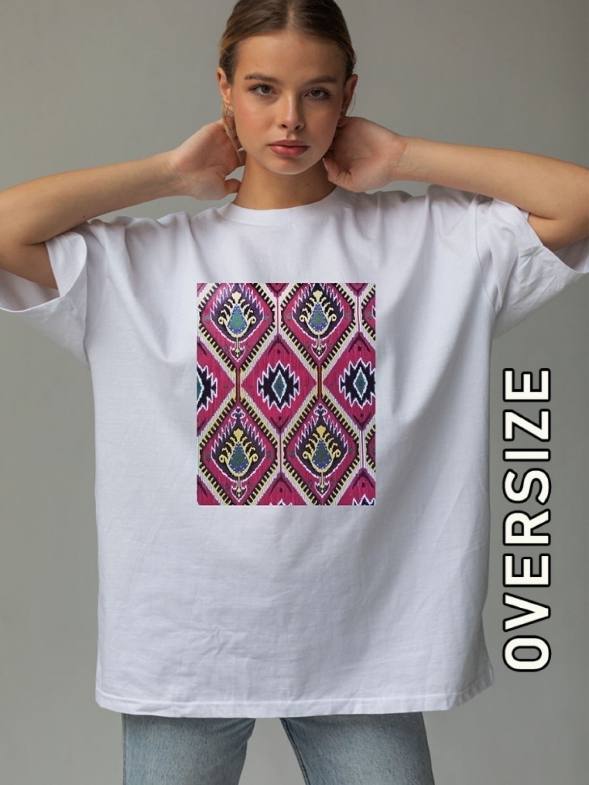 Оверсайз футболка женская белая цветной принт 