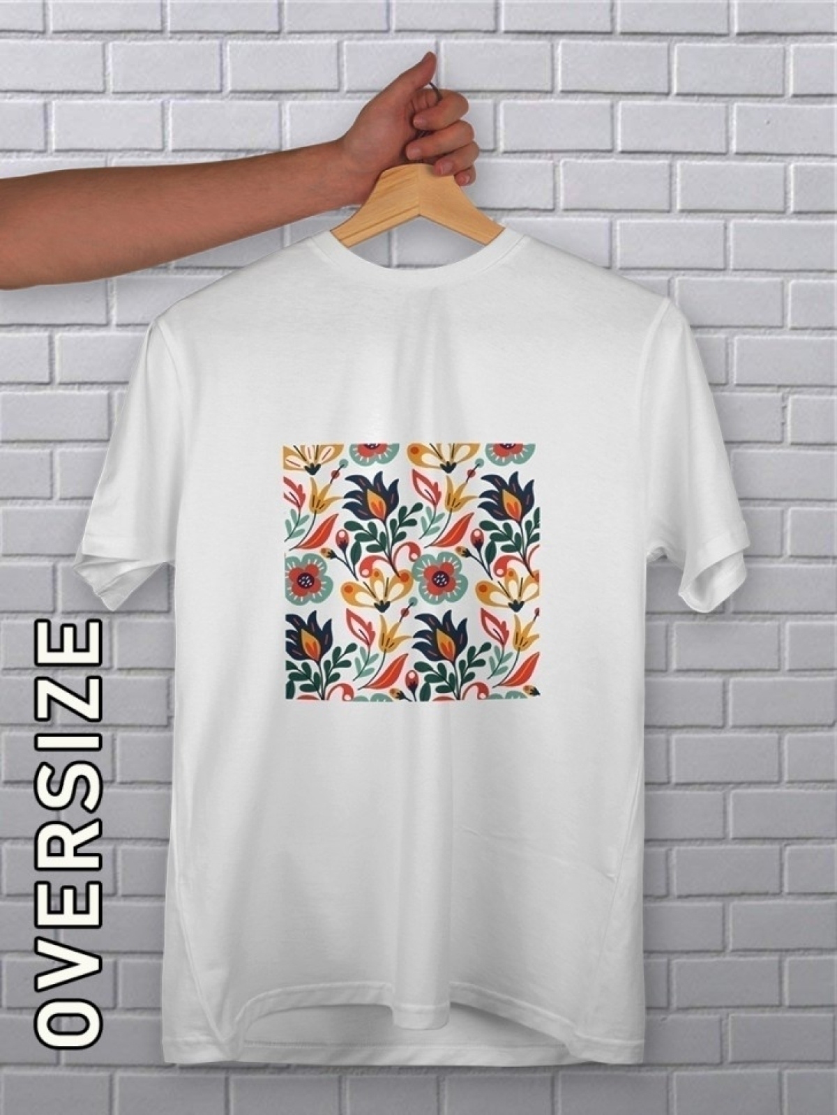 Футболка женская белая с цветочным принтом Футболка женская белая с цветочным принтом