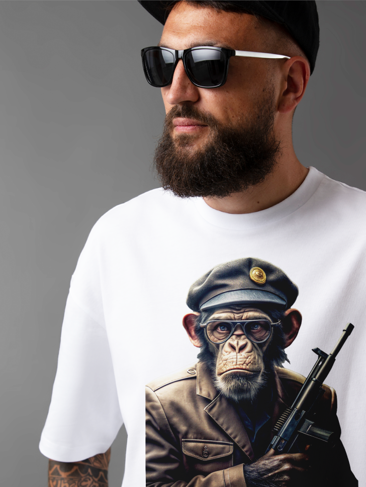 Футболка оверсайз мужская с принтом обезьяна с ружьем