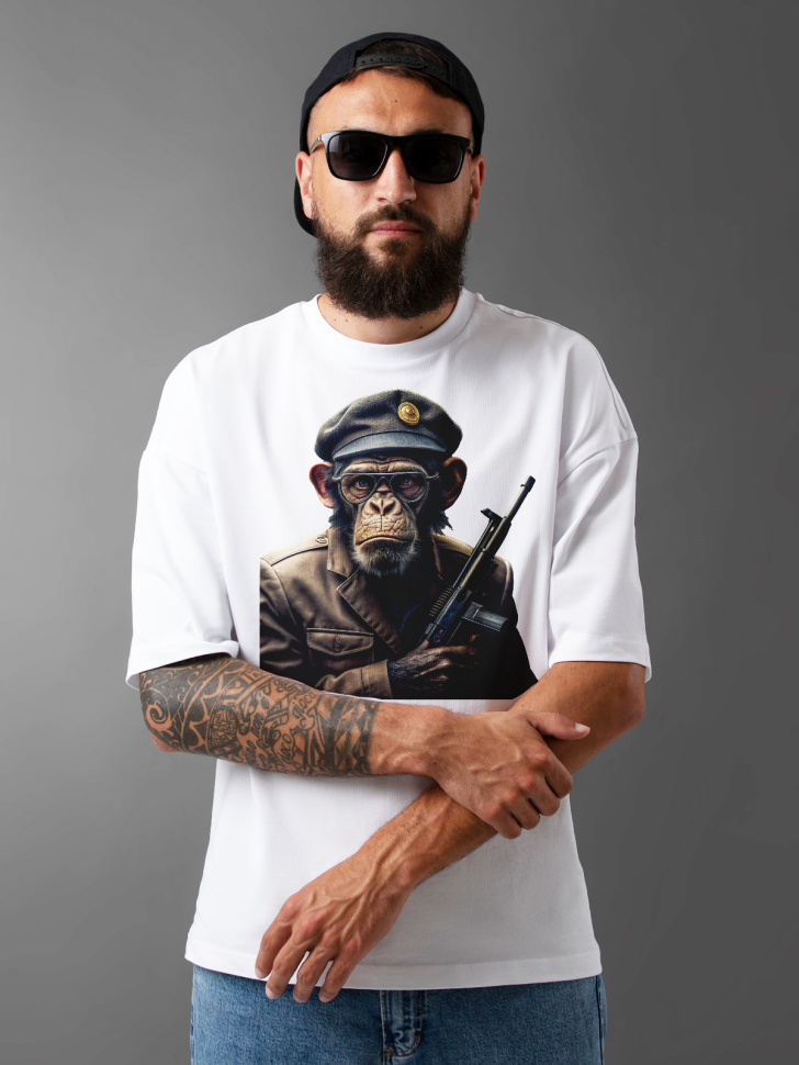 Футболка оверсайз мужская с принтом обезьяна с ружьем