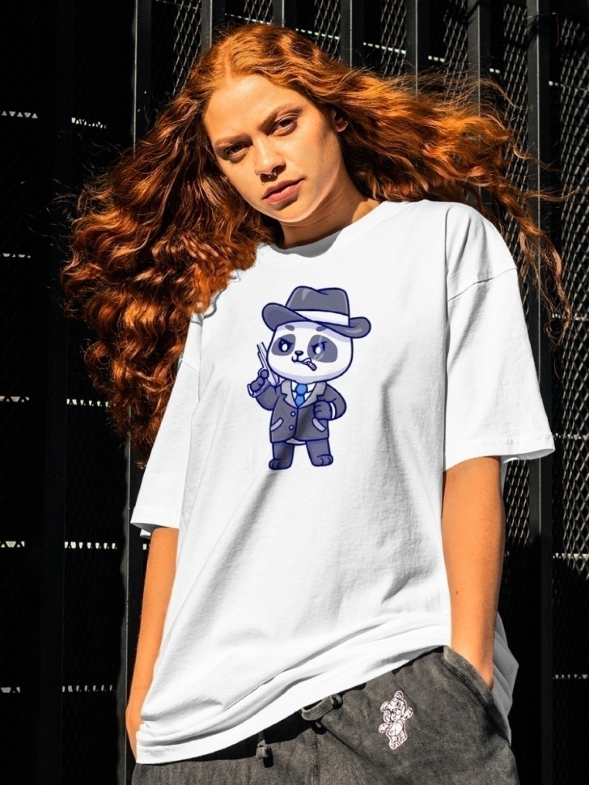 Футболка оверсайз с принтом панда с пистолетом