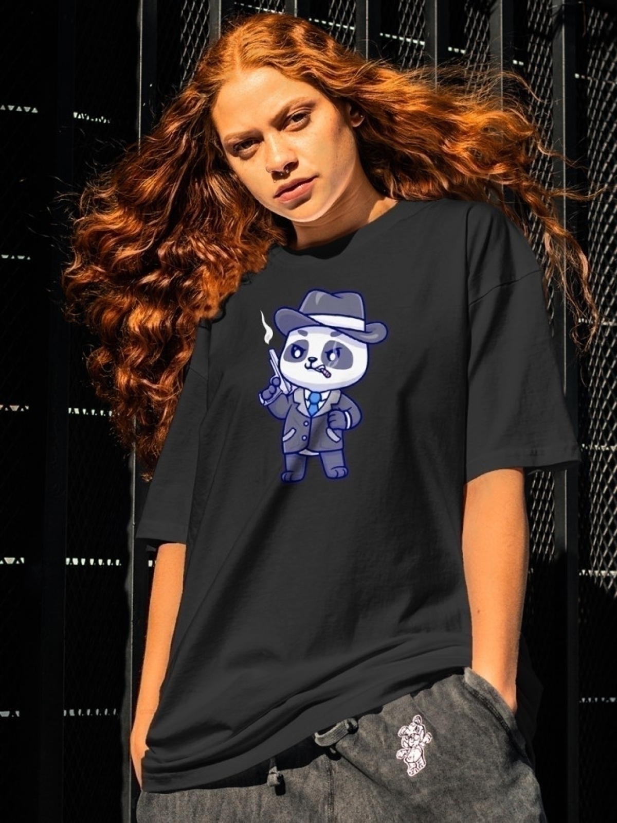 Футболка оверсайз с принтом панда с пистолетом