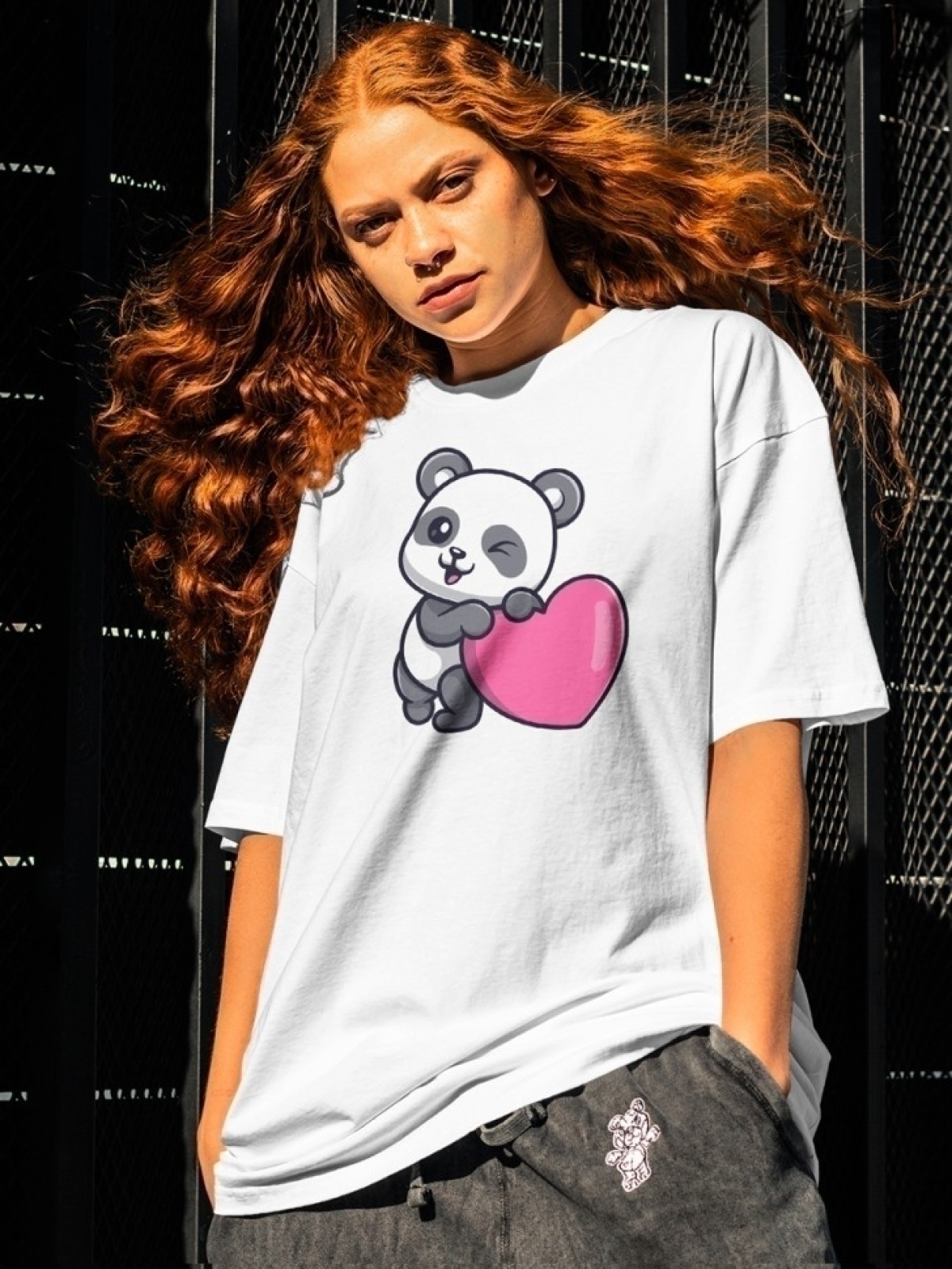 Футболка оверсайз с принтом панда с сердцем Футболка оверсайз с принтом панда с сердцем