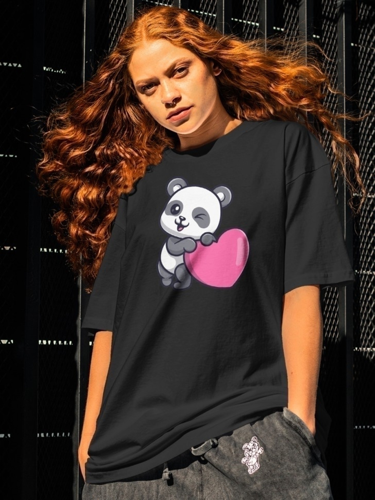 Футболка оверсайз с принтом панда с сердцем Футболка оверсайз с принтом панда с сердцем