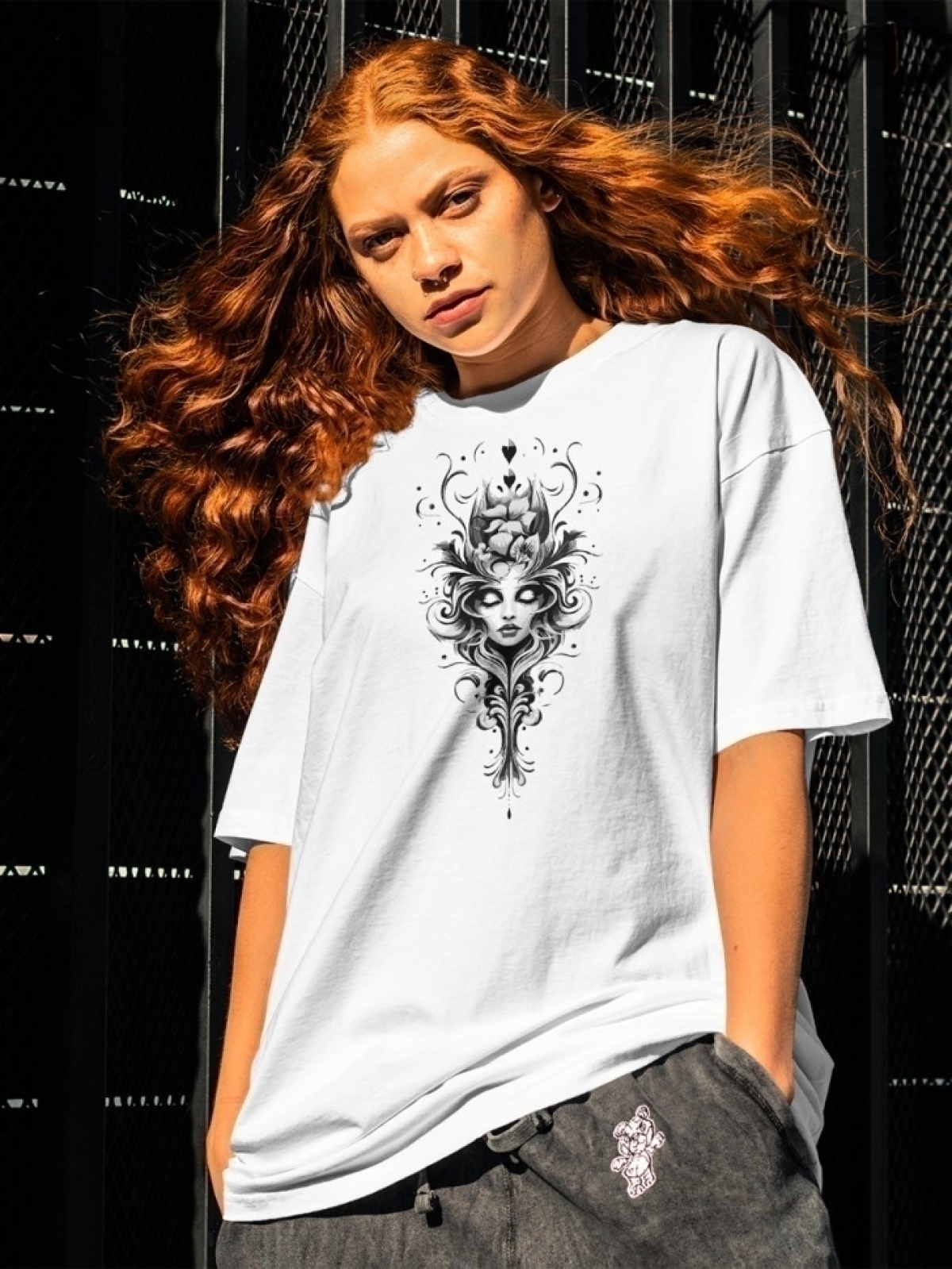 Футболка оверсайз принтом красивая девушка Футболка оверсайз принтом красивая девушка