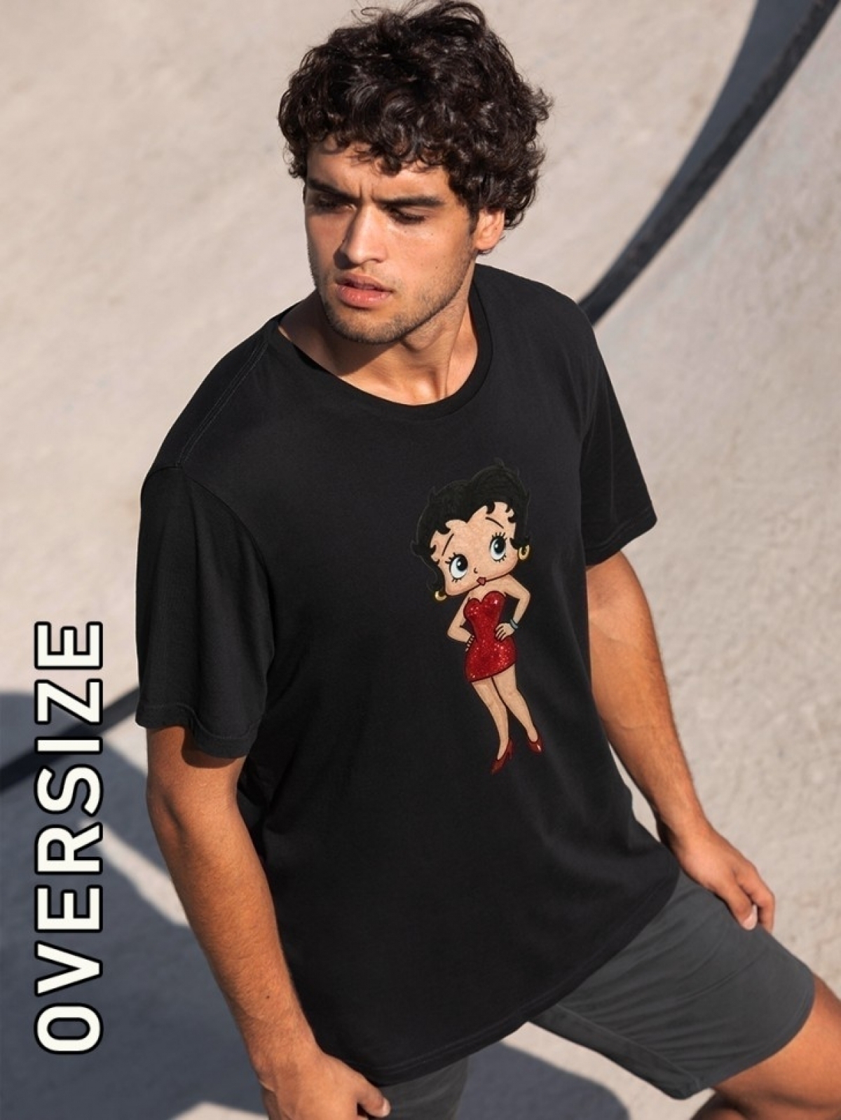 Футболка женская оверсайз с принтом черная