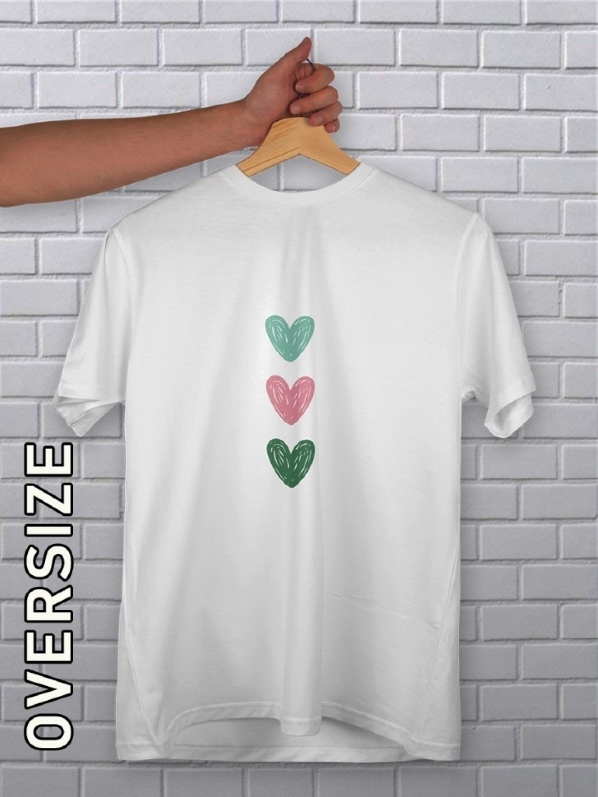 Футболка женская с принтом белая три сердца Футболка женская с принтом белая три сердца